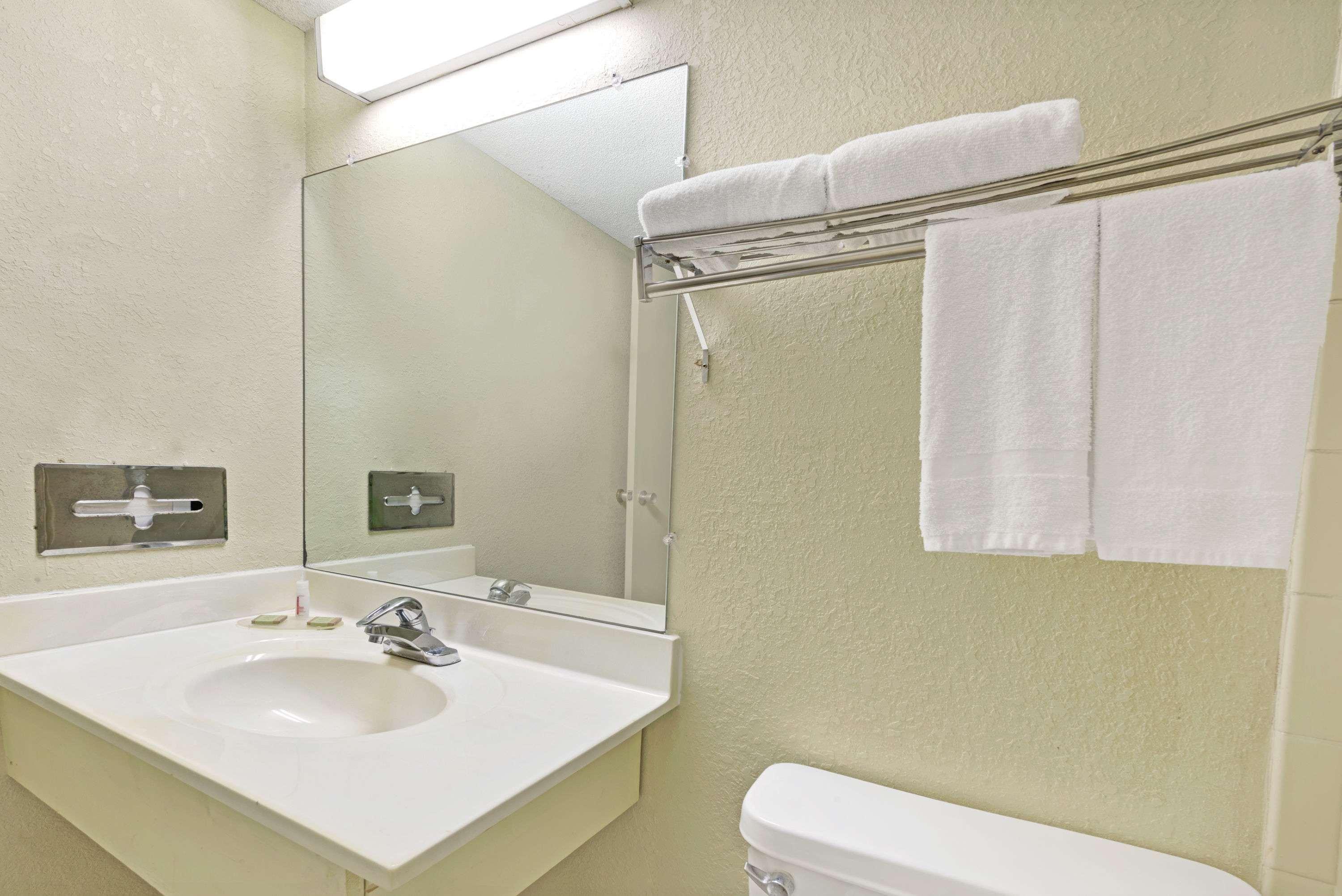 Super 8 By Wyndham South 2*