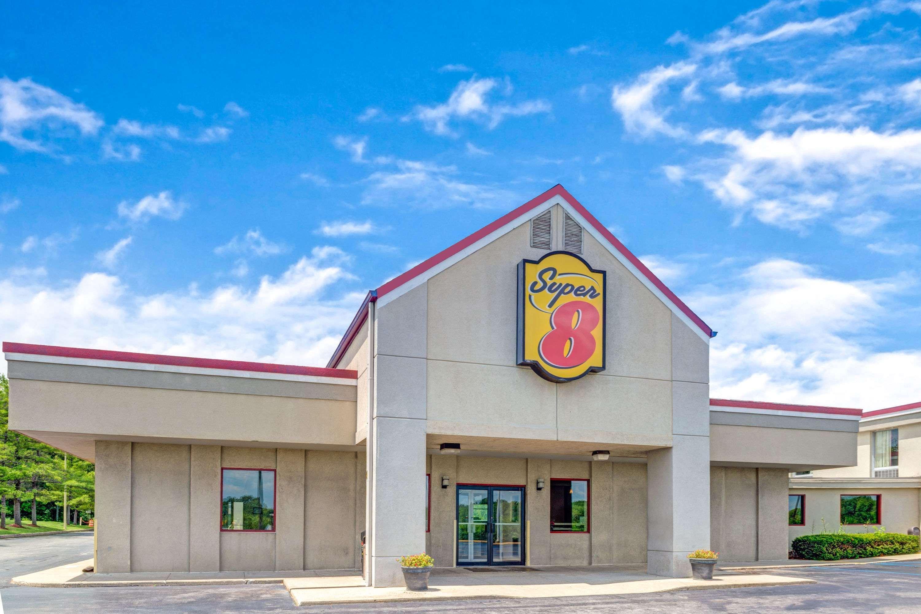 Motel Super 8 By Wyndham South 2*